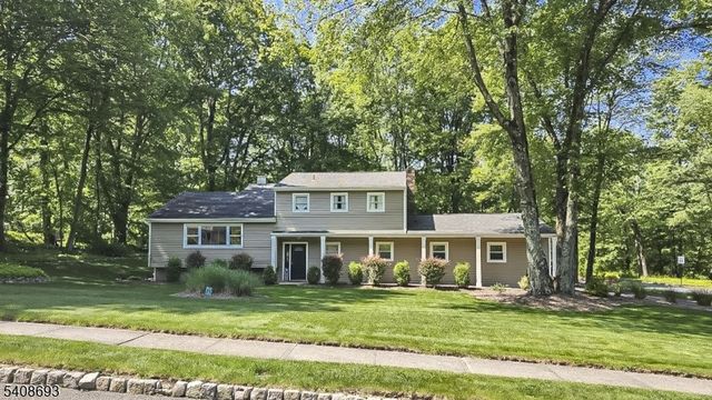 95 Fawnridge Dr, Washington Twp., NJ 07853