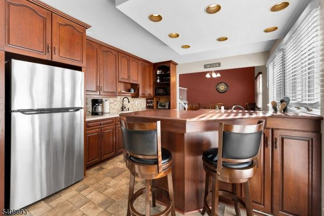 95 Fawnridge Dr, Washington Twp., NJ 07853