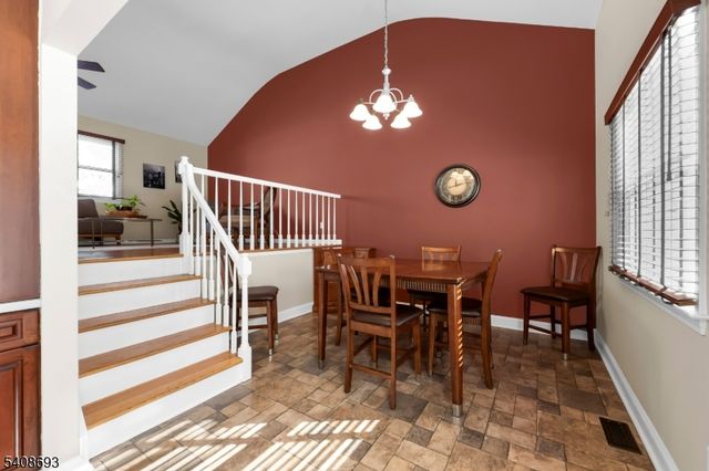 95 Fawnridge Dr, Washington Twp., NJ 07853