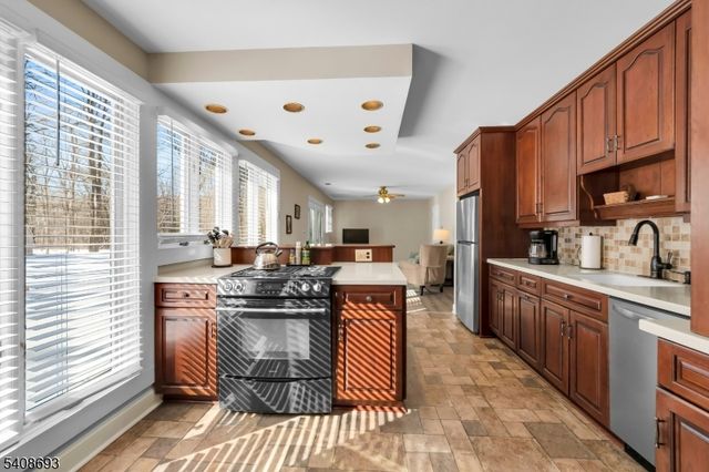 95 Fawnridge Dr, Washington Twp., NJ 07853