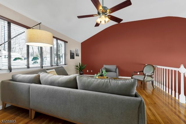 95 Fawnridge Dr, Washington Twp., NJ 07853