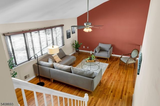 95 Fawnridge Dr, Washington Twp., NJ 07853