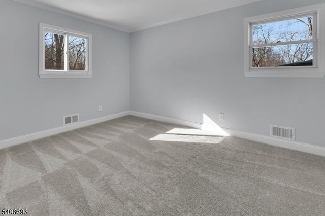 95 Fawnridge Dr, Washington Twp., NJ 07853