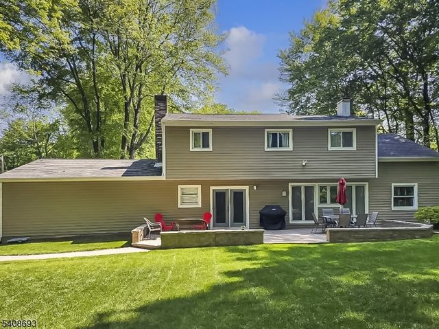 95 Fawnridge Dr, Washington Twp., NJ 07853