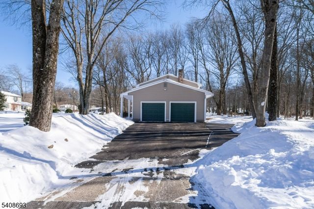 95 Fawnridge Dr, Washington Twp., NJ 07853