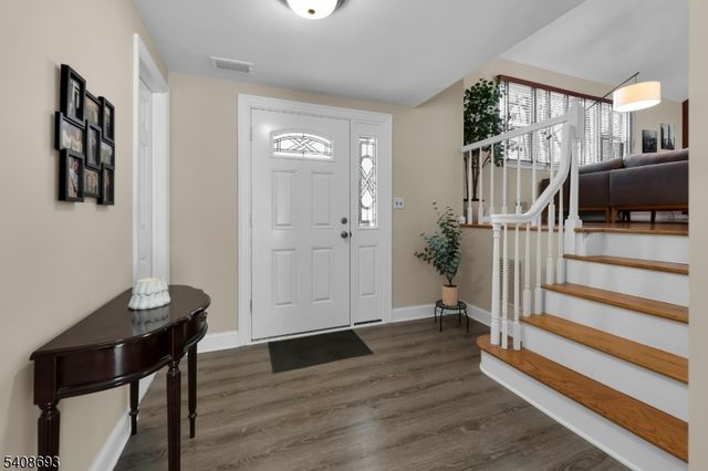 95 Fawnridge Dr, Washington Twp., NJ 07853