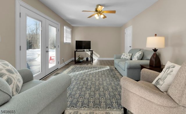 95 Fawnridge Dr, Washington Twp., NJ 07853