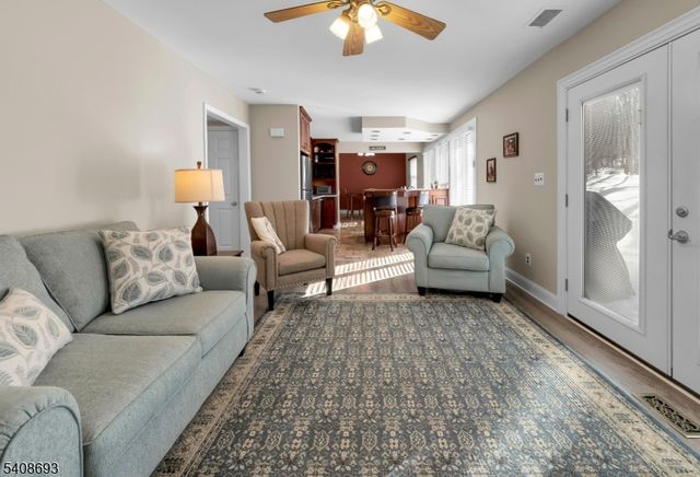 95 Fawnridge Dr, Washington Twp., NJ 07853