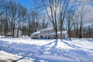 95 Fawnridge Dr, Washington Twp., NJ 07853