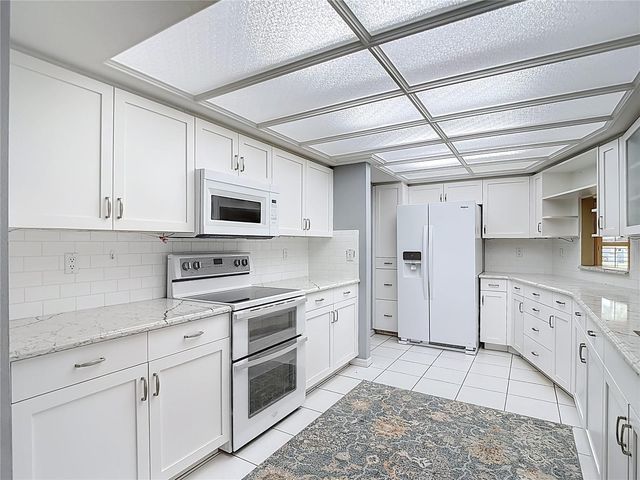 6645 NORTHLAKE DRIVE, Zephyrhills, FL 33542