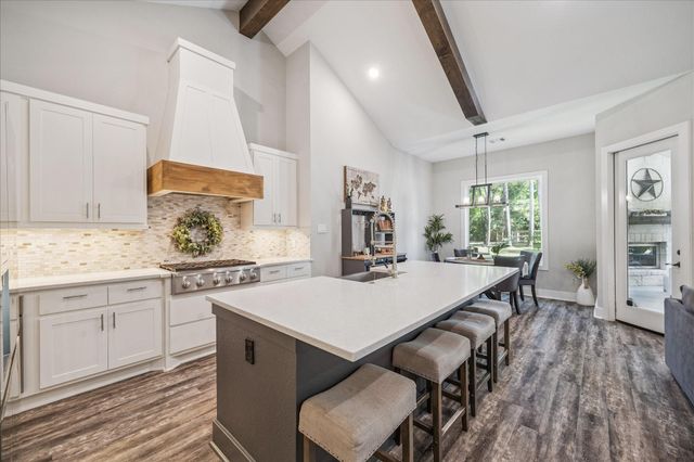 9457 Parkview Drive, Waller, TX 77484