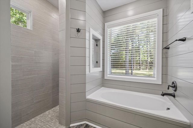 9457 Parkview Drive, Waller, TX 77484