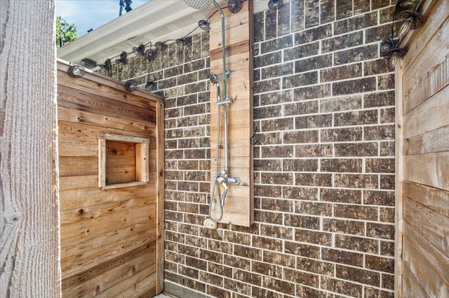 9457 Parkview Drive, Waller, TX 77484