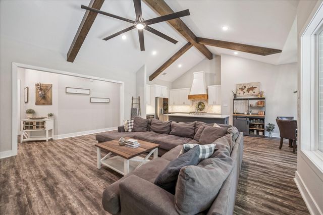 9457 Parkview Drive, Waller, TX 77484