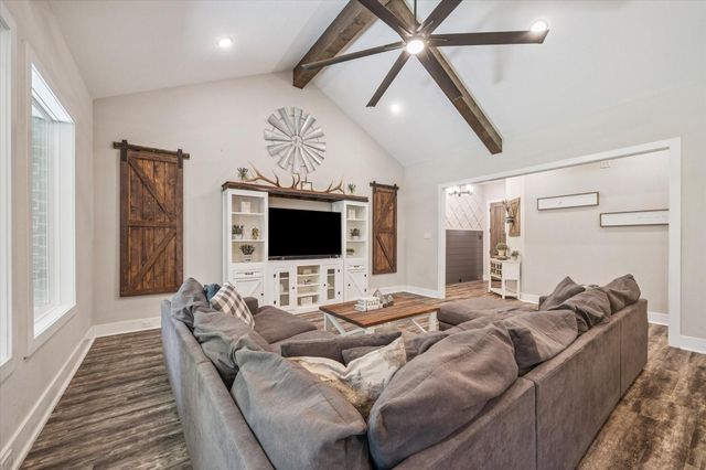 9457 Parkview Drive, Waller, TX 77484