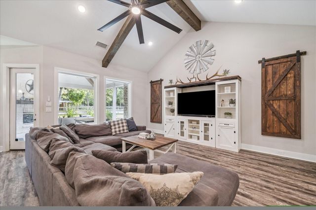 9457 Parkview Drive, Waller, TX 77484