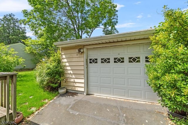9 Rutan Pl, Bloomfield Twp., NJ 07003