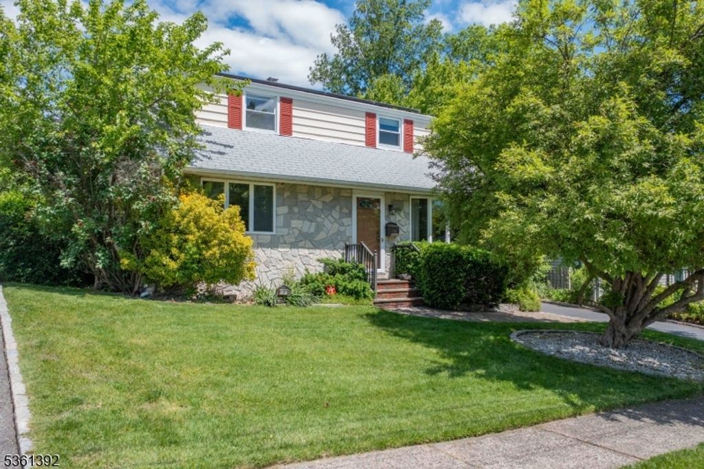 9 Rutan Pl, Bloomfield Twp., NJ 07003