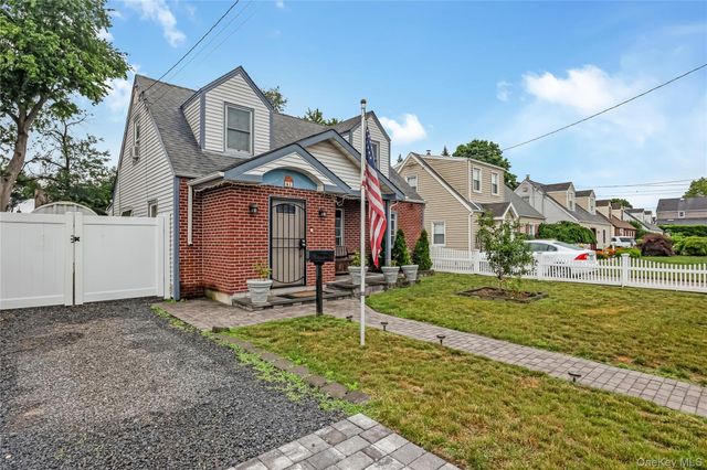 41 Haig Road, Valley Stream, NY 11581