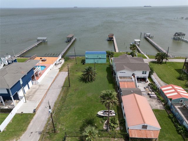 1917 Avenue A, Dickinson, TX 77539