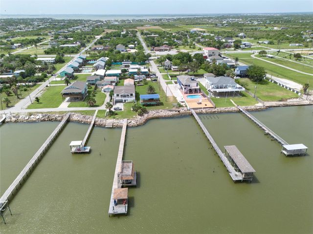 1917 Avenue A, Dickinson, TX 77539