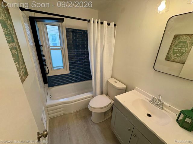 208 W Fairmount Avenue, Pontiac, MI 48340