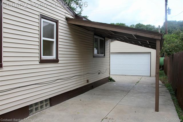 208 W Fairmount Avenue, Pontiac, MI 48340