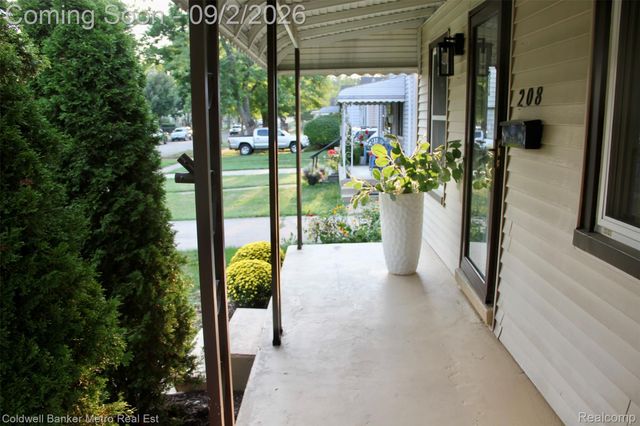 208 W Fairmount Avenue, Pontiac, MI 48340