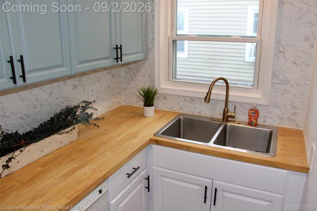 208 W Fairmount Avenue, Pontiac, MI 48340
