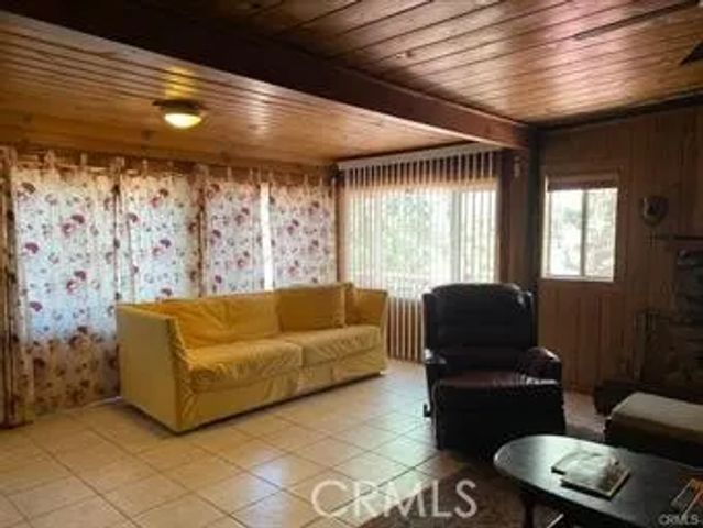 544 Community Drive, Lake Arrowhead, CA 92352