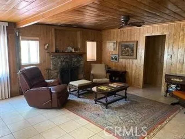 544 Community Drive, Lake Arrowhead, CA 92352