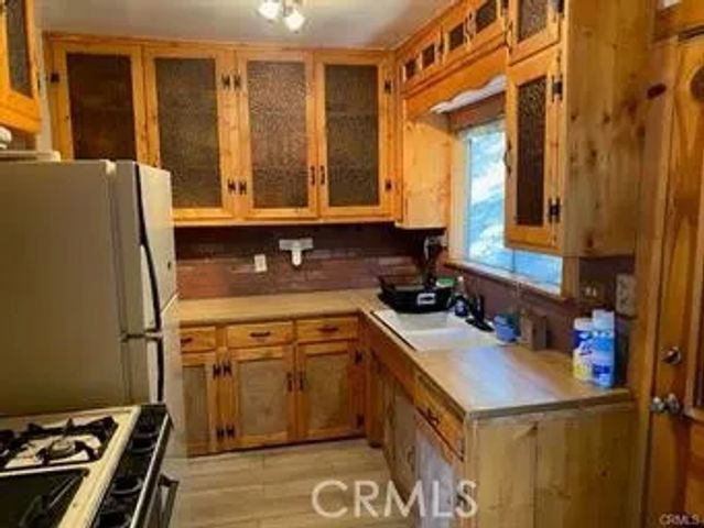544 Community Drive, Lake Arrowhead, CA 92352