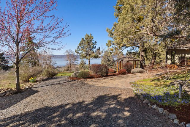 421 Sunset Beach Road, Klamath Falls, OR 97601
