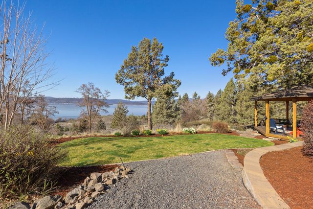 421 Sunset Beach Road, Klamath Falls, OR 97601