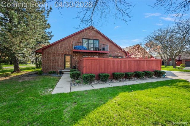42228 Lochmoor Street, Clinton Charter Township, MI 48038