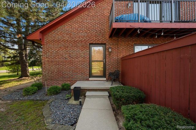 42228 Lochmoor Street, Clinton Charter Township, MI 48038