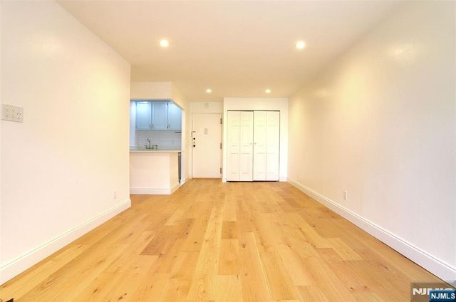 1111 River Road G7, Edgewater, NJ 07020