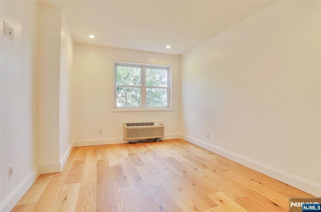 1111 River Road G7, Edgewater, NJ 07020