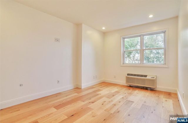 1111 River Road G7, Edgewater, NJ 07020