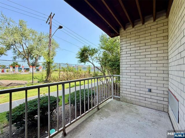 1111 River Road G7, Edgewater, NJ 07020