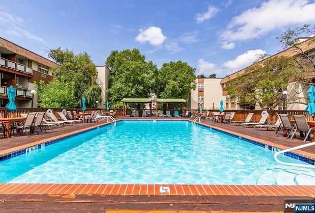 1111 River Road G7, Edgewater, NJ 07020