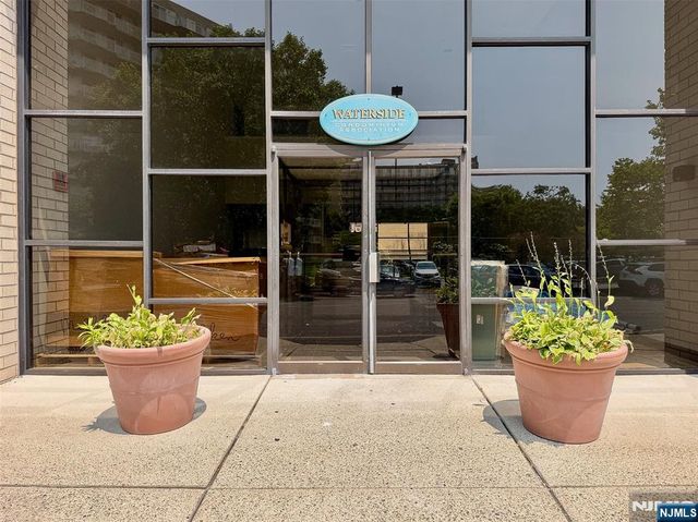 1111 River Road G7, Edgewater, NJ 07020
