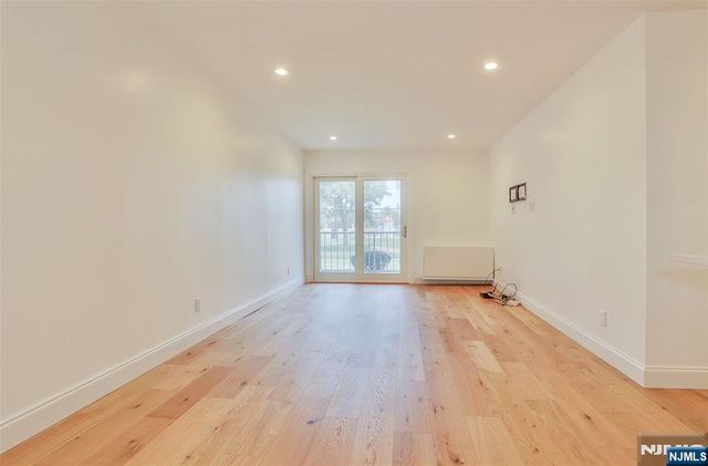 1111 River Road G7, Edgewater, NJ 07020