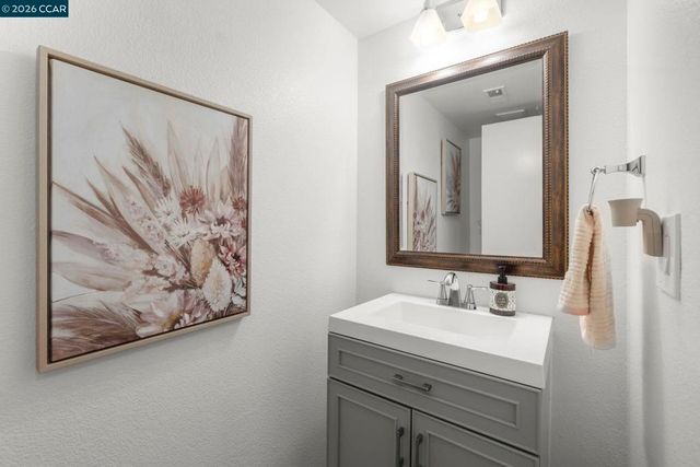 1002 Pinehurst Ct, Concord, CA 94521