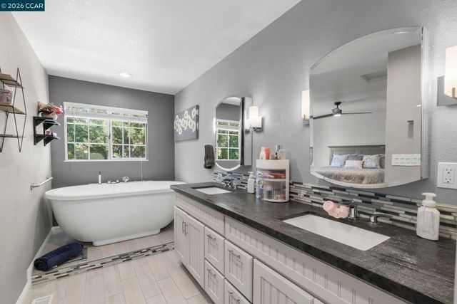 1002 Pinehurst Ct, Concord, CA 94521