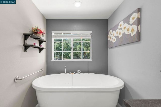1002 Pinehurst Ct, Concord, CA 94521