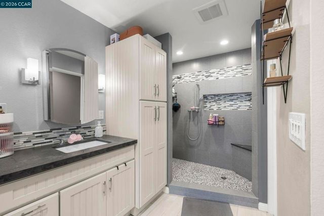 1002 Pinehurst Ct, Concord, CA 94521