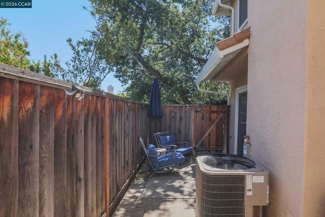 1002 Pinehurst Ct, Concord, CA 94521