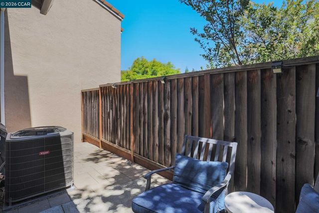 1002 Pinehurst Ct, Concord, CA 94521