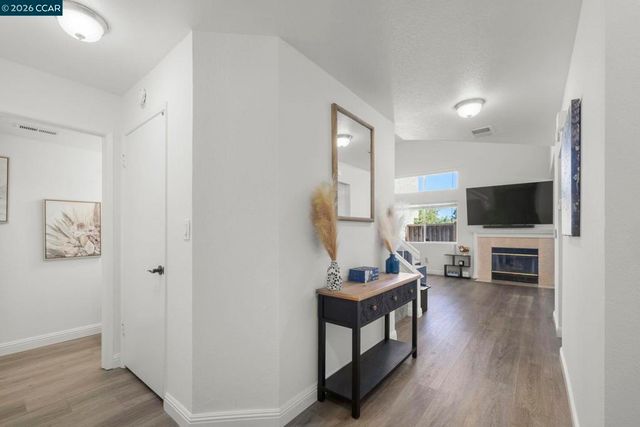 1002 Pinehurst Ct, Concord, CA 94521